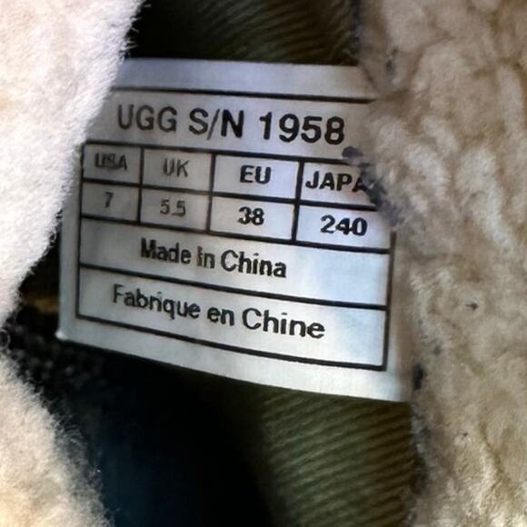 UGG Lynnea Australian Suede Shearling Lined Heeled sheep Boot Black 1958 Size 7 - Picture 6 of 13